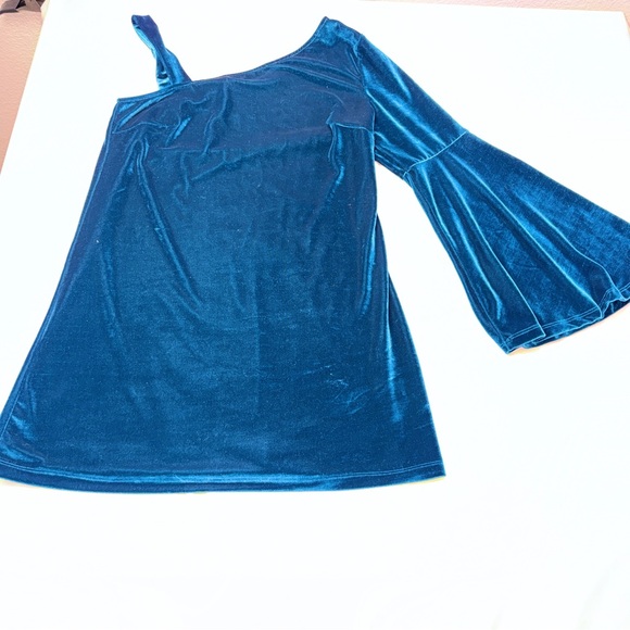 Trina Turk Skies Are Blue one-shoulder velvet dress - Picture 2 of 9